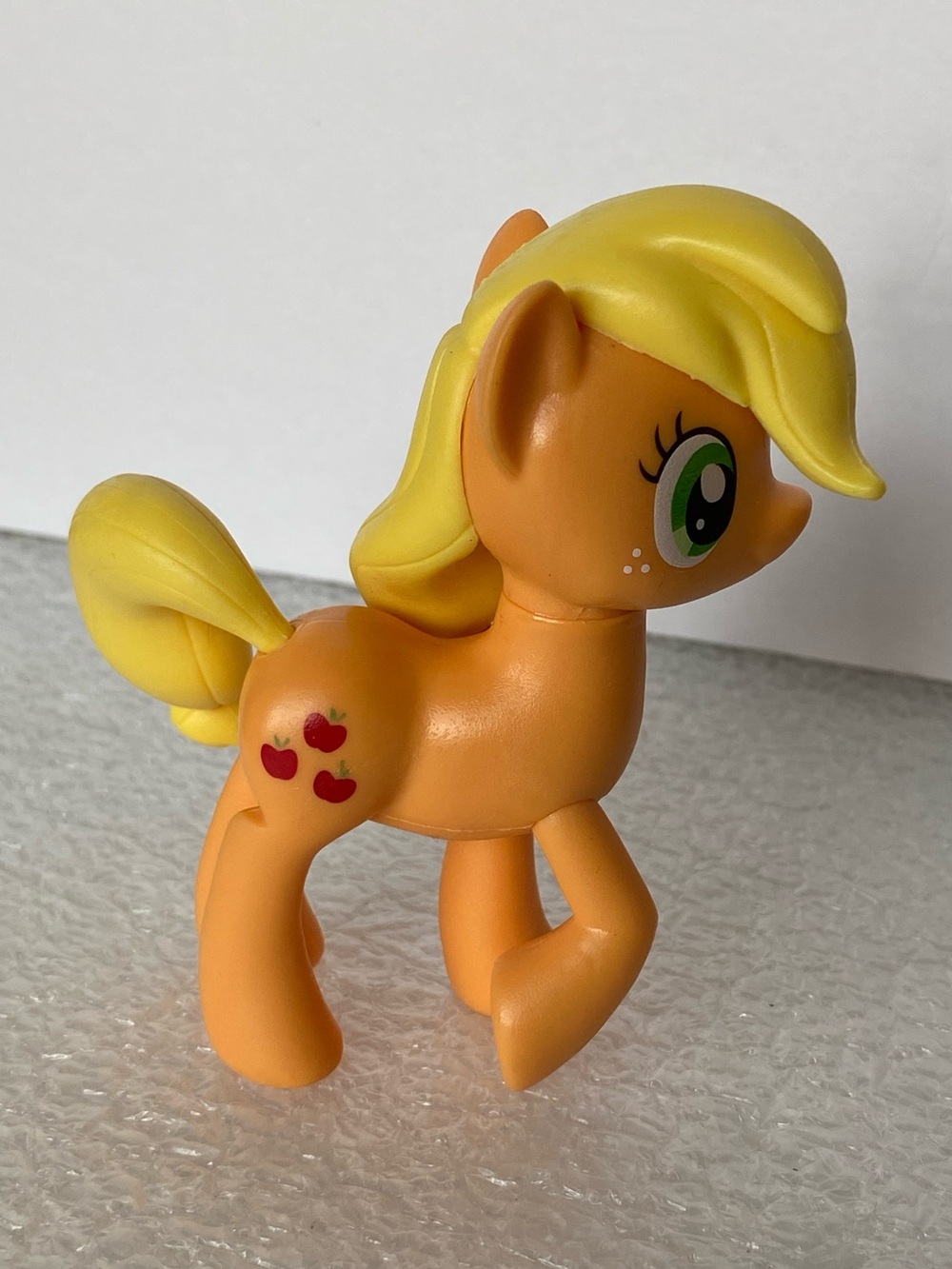 Hasbro 2017 My Little Pony G4 Friendship Is Magic Applejack 3.5" Figure